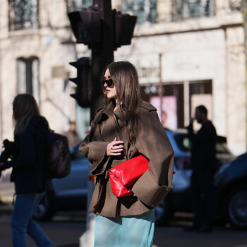 oversized-τζάκετ-και-slip-φούστα-έχουμε-ήδη-εμμον-398367