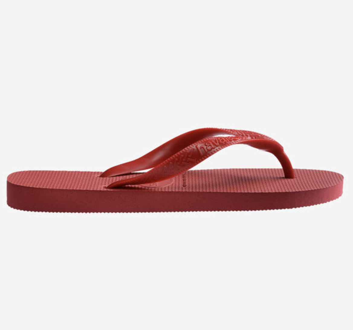 Κόκκινα flip flops: Γιατί όλοι έχουν εμμονή μαζί τους αυτό το καλοκαίρι;-4