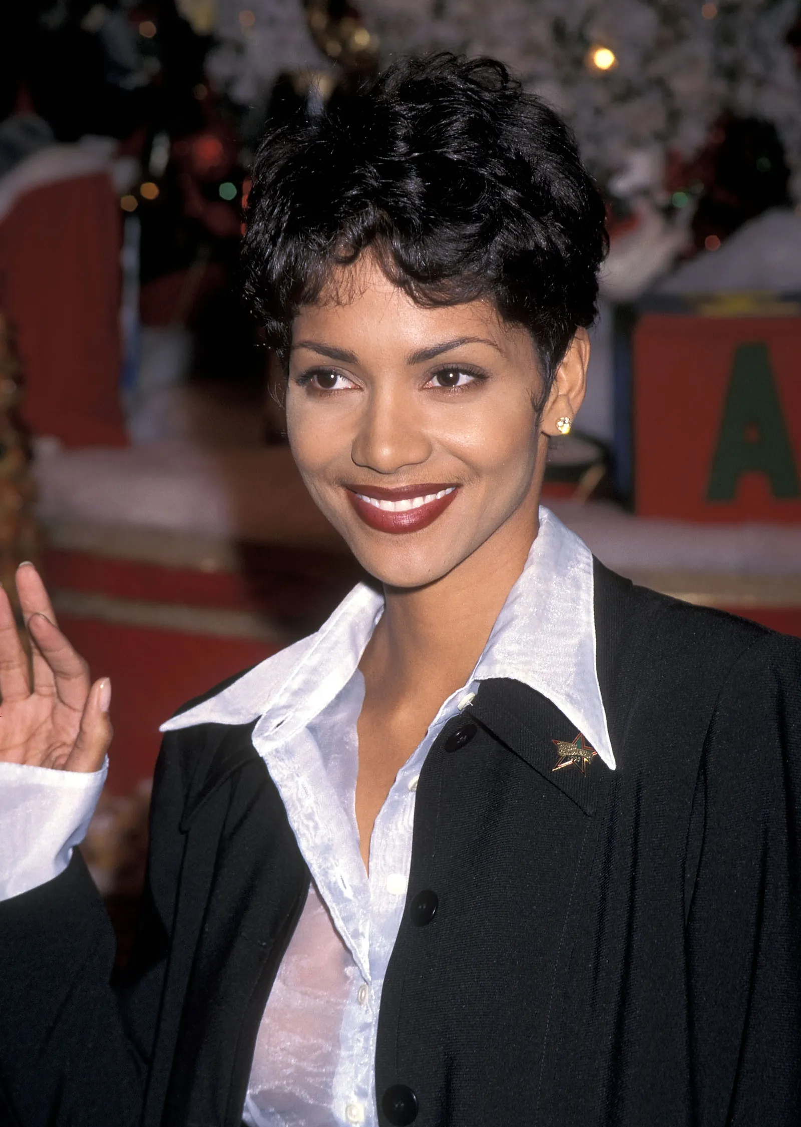 Από το sleek καρέ μέχρι το pixie cut: 5 κοντά κουρέματα των ’90s για να αλλάξετε στυλ πριν το καλοκαίρι-3