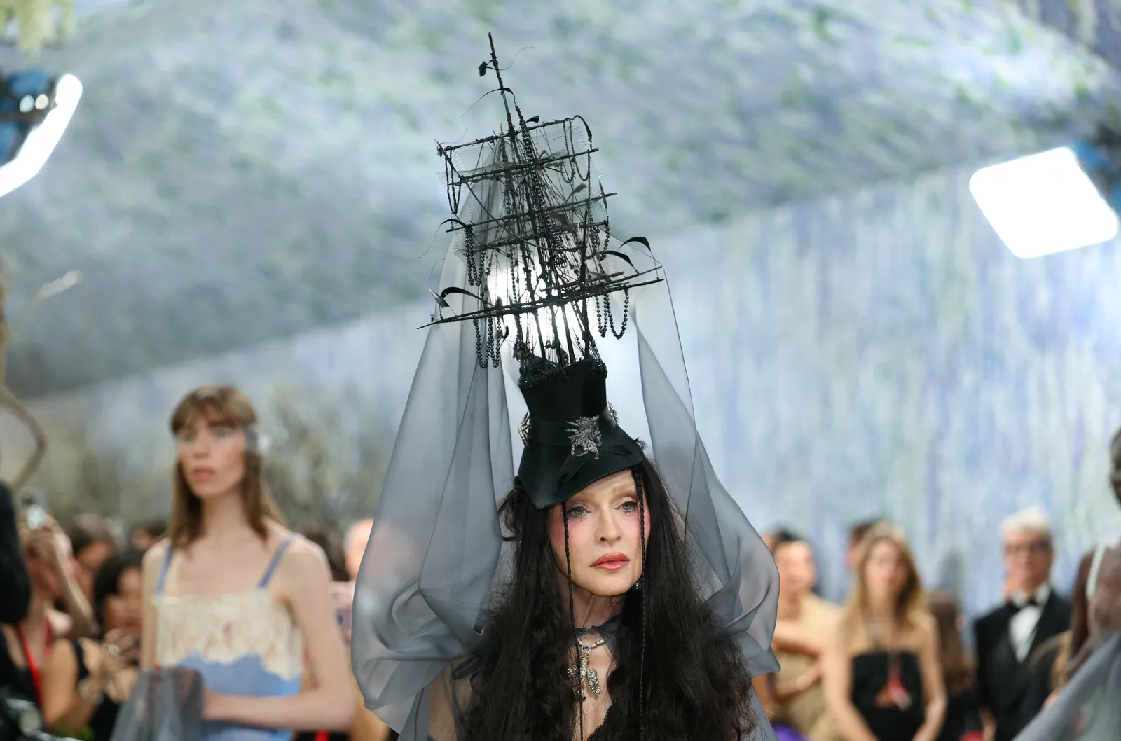 Τα πιο εντυπωσιακά κοσμήματα στο Met Gala 2026, από έναν τανζανίτη 550 καρατίων μέχρι το στέμμα της Beyoncé!-14