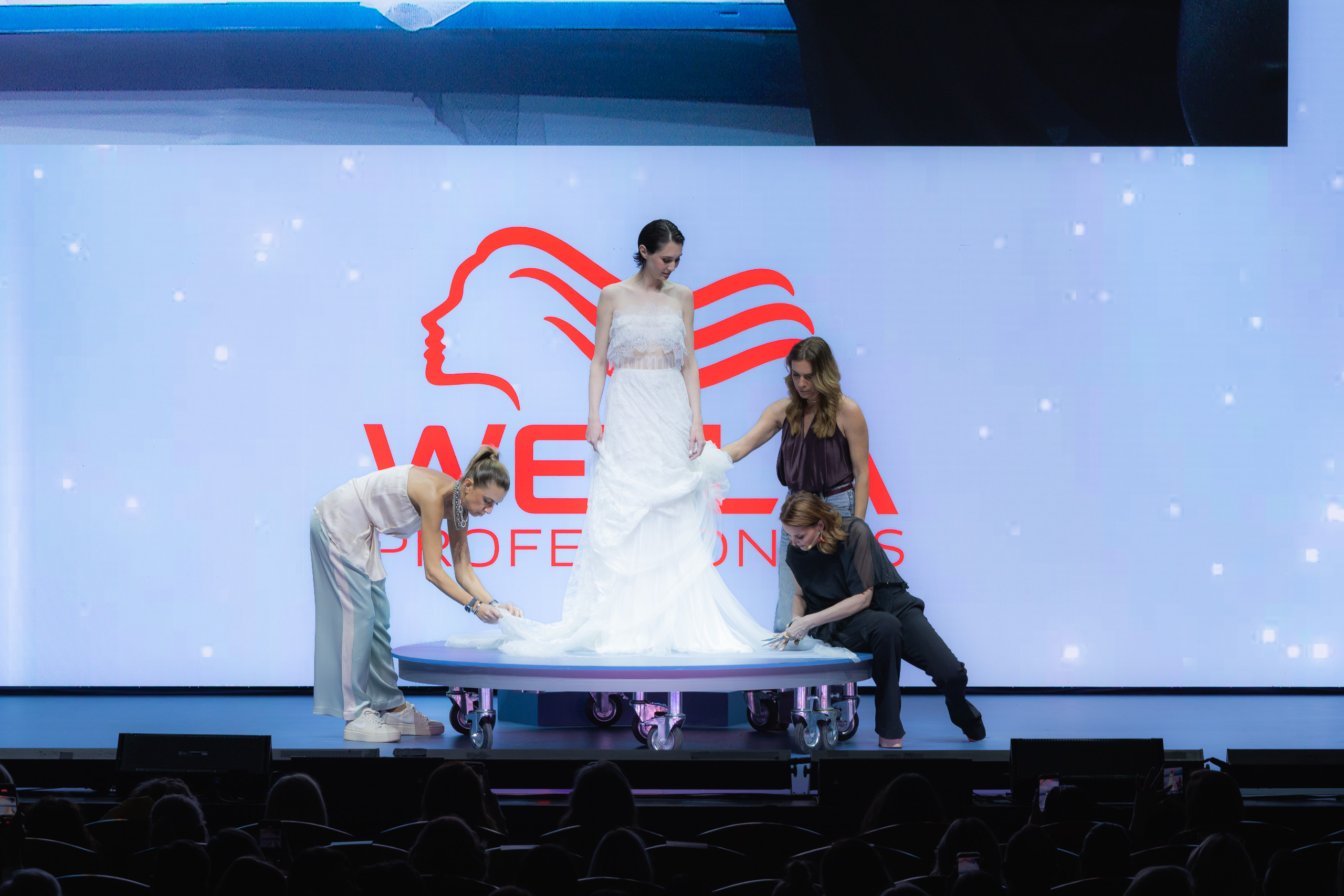 All About Blonde by Wella Professionals: Μια βραδιά αφιερωμένη στα πιο εντυπωσιακά blonde hair looks-6
