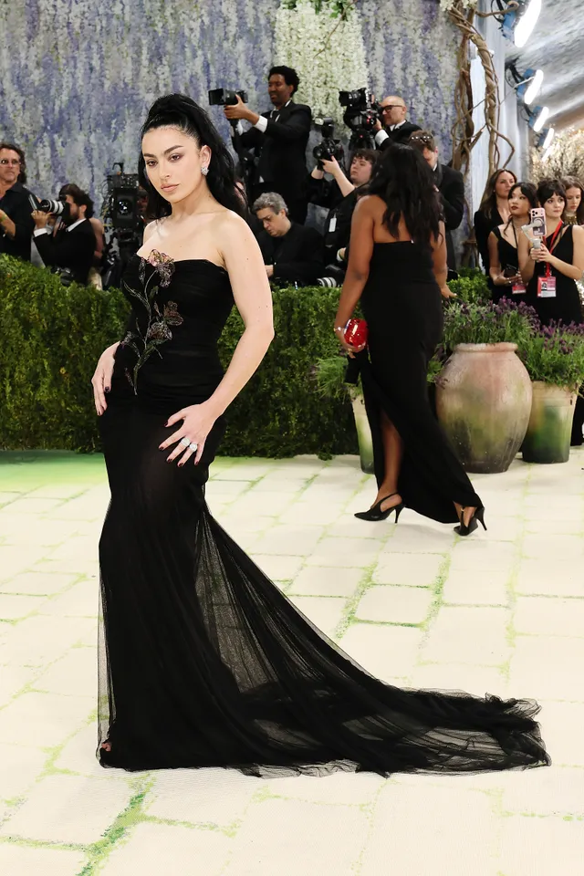 Met Gala 2026: Όλα τα looks από το κόκκινο χαλί-49