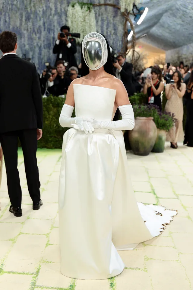 Met Gala 2026: Όλα τα looks από το κόκκινο χαλί-45