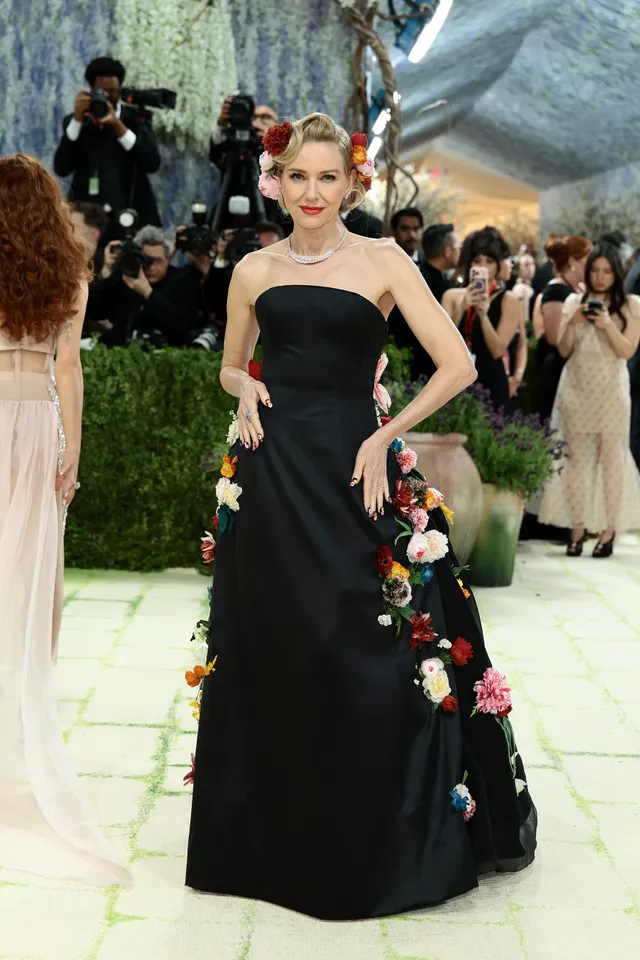 Met Gala 2026: Όλα τα looks από το κόκκινο χαλί-18