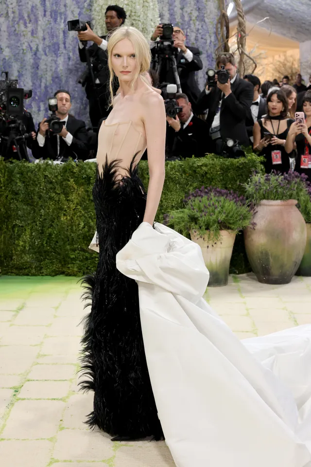 Met Gala 2026: Όλα τα looks από το κόκκινο χαλί-12