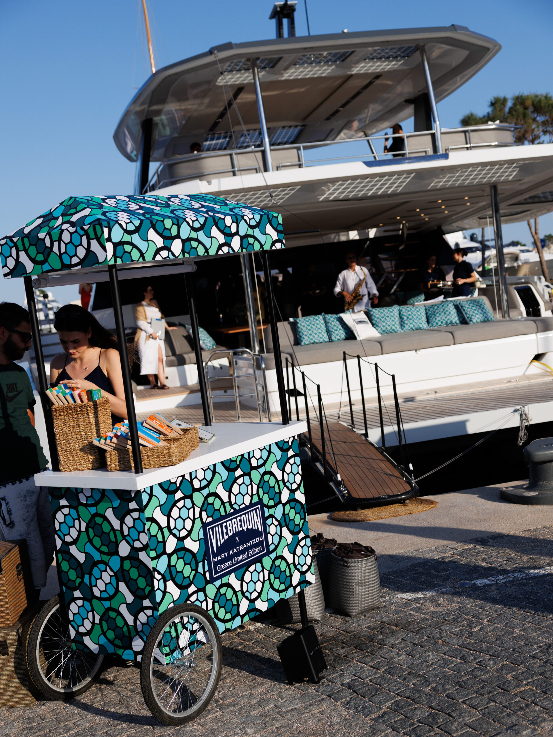 Vilebrequin x Mary Katrantzou: Οι exclusive στιγμές της Vogue από το yacht party στην Astir Marina Βουλιαγμένης-22