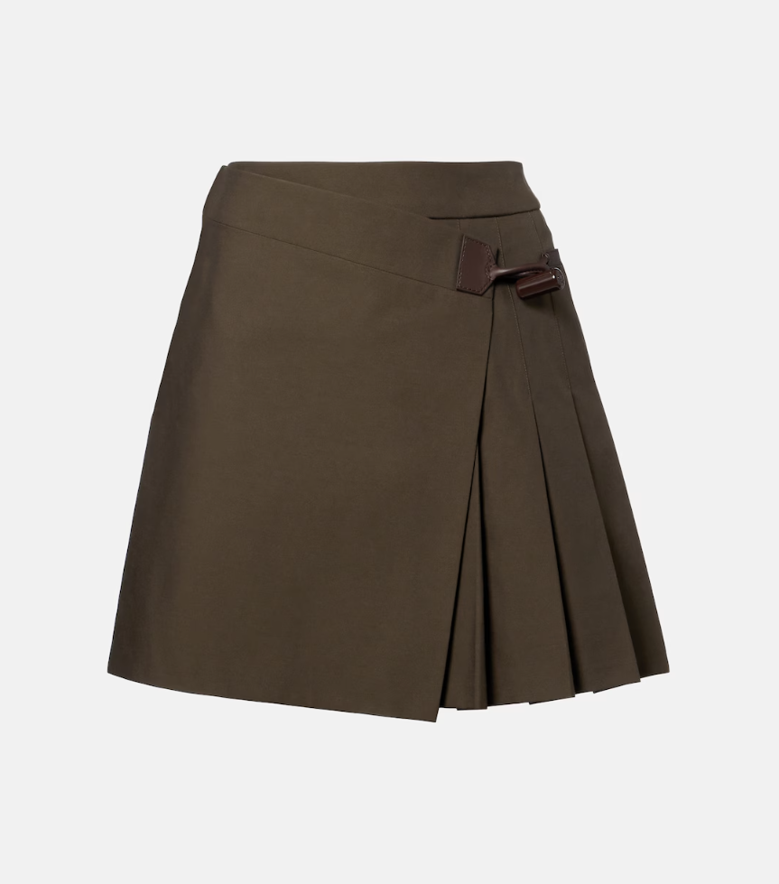 Μίνιμαλ με ένα twist: Ο οδηγός της Vogue για less is more looks όλο το καλοκαίρι-7