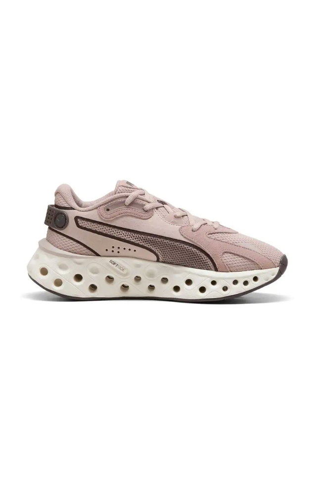 Sneakers για περπάτημα: Ο οδηγός της Vogue με τα πιο άνετα αθλητικά παπούτσια-4