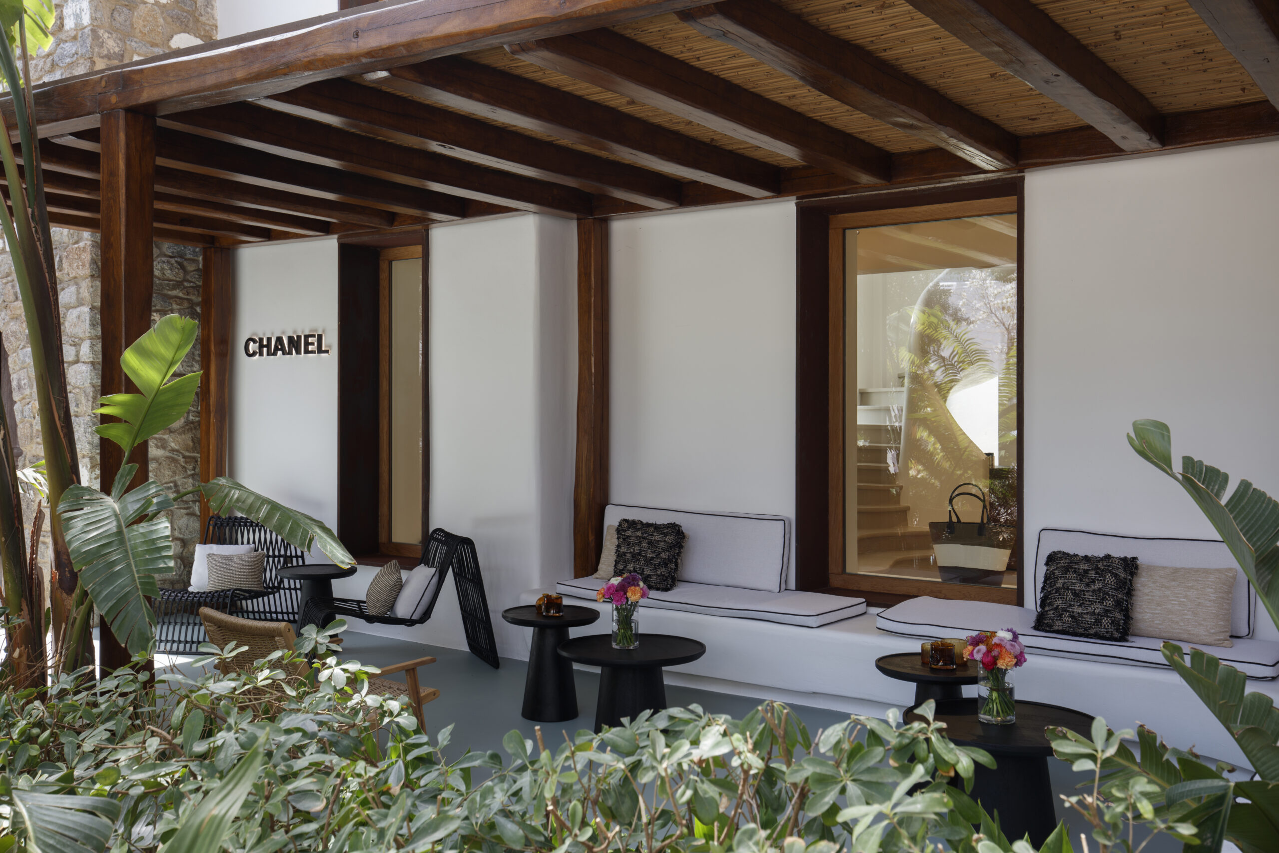 H Chanel boutique επιστρέφει στο Nammos Village στη Μύκονο-3