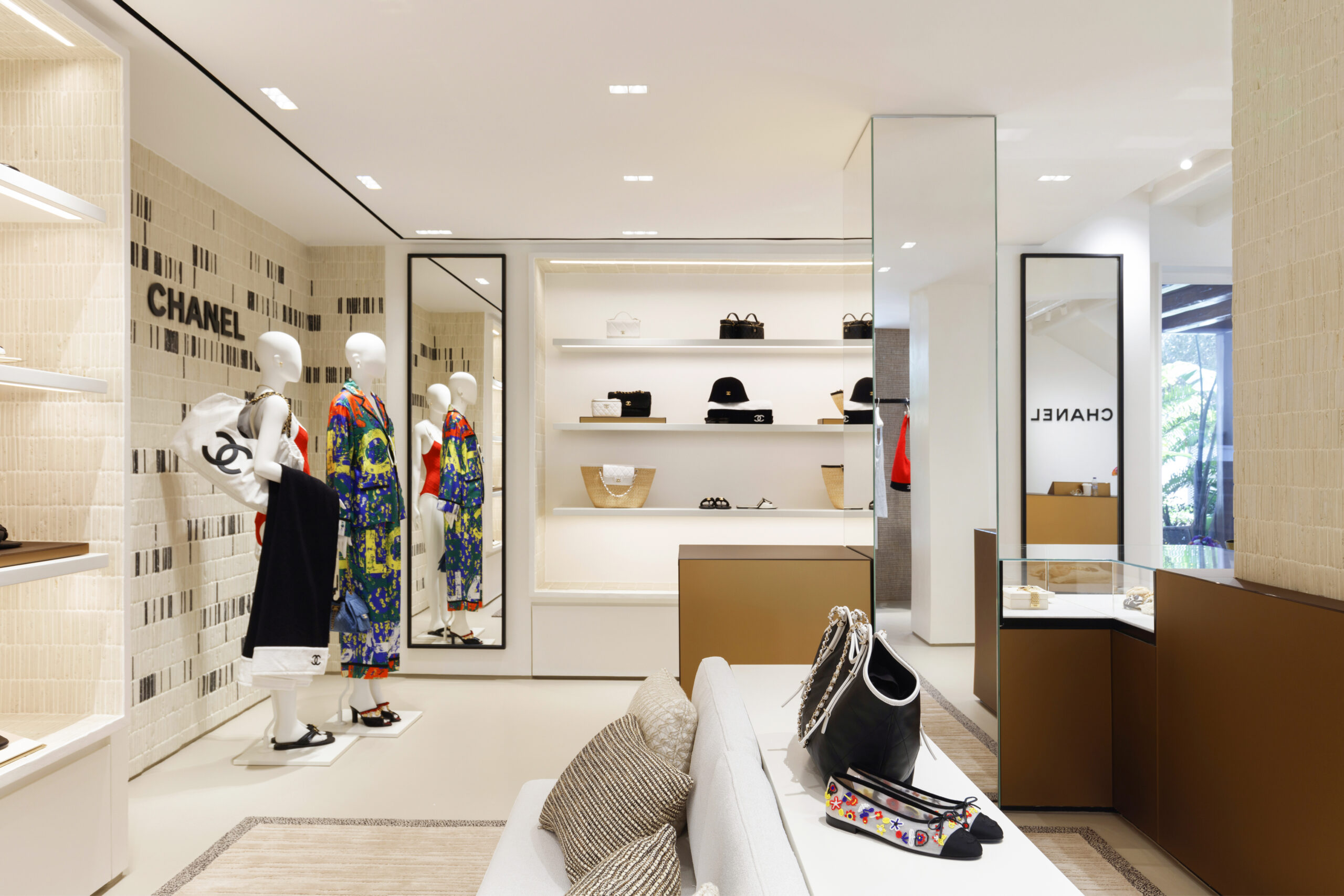 H Chanel boutique επιστρέφει στο Nammos Village στη Μύκονο-2