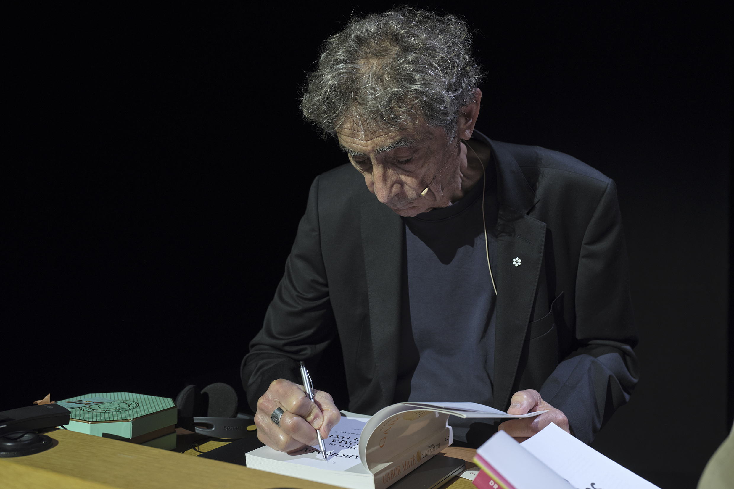 Dr. Gabor Maté: «Αν φοβάστε ότι θα κάνετε ζημιά στα παιδιά σας, μην ανησυχείτε. Θα κάνετε!»-2