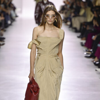 μίνιμαλ-με-ένα-twist-ο-οδηγός-της-vogue-για-less-is-more-looks-ό-403321