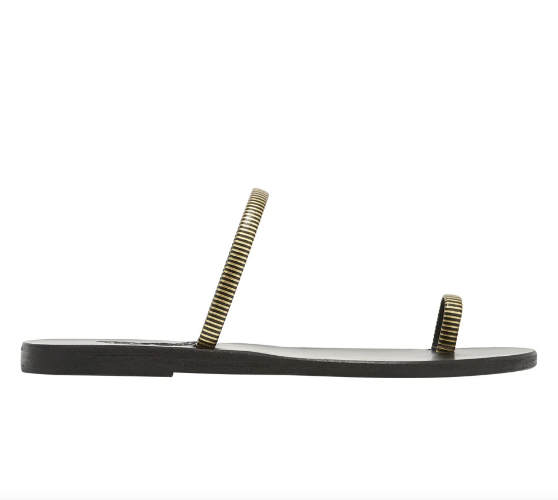Toe-ring sandals: Η λεπτομέρεια που κάνει τη διαφορά στα σανδάλια του καλοκαιριού-4