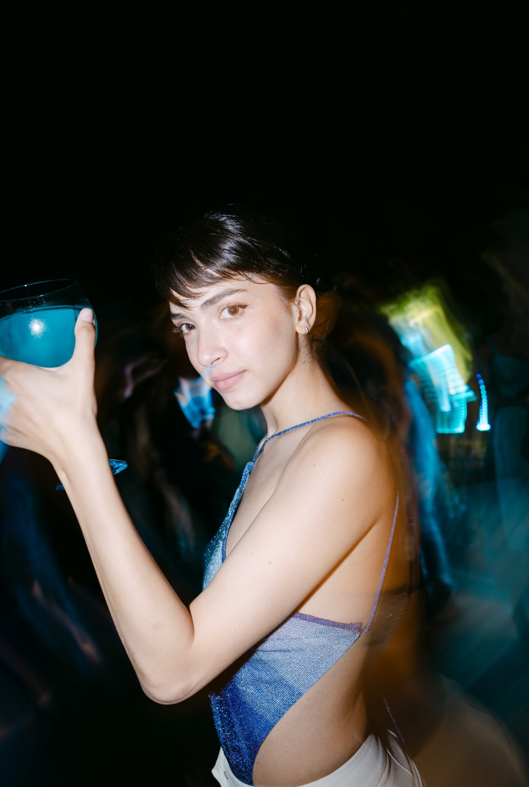 Step Into The Blue: Το BOMBAY SAPPHIRE® και η Βάσια Κωσταρά έδωσαν το σύνθημα για το πιο καλοκαιρινό πάρτυ με ένα blue hour cocktail στο κέντρο της πόλης-4