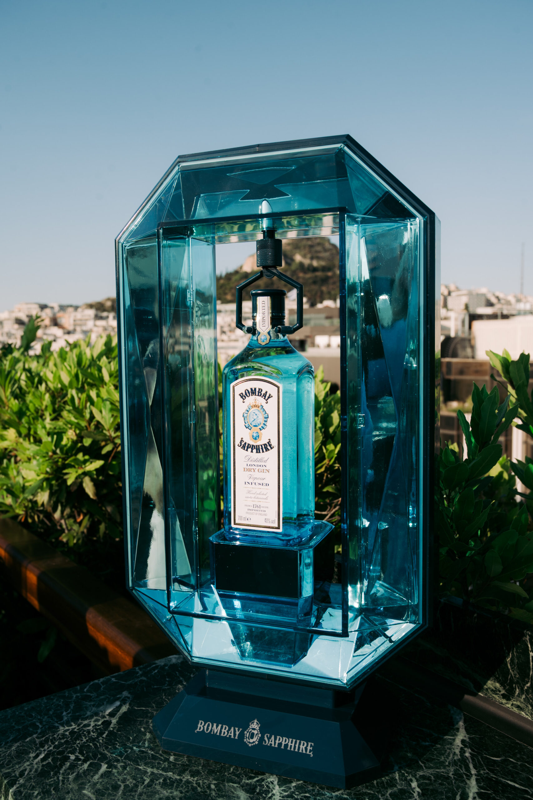 Step Into The Blue: Το BOMBAY SAPPHIRE® και η Βάσια Κωσταρά έδωσαν το σύνθημα για το πιο καλοκαιρινό πάρτυ με ένα blue hour cocktail στο κέντρο της πόλης-5