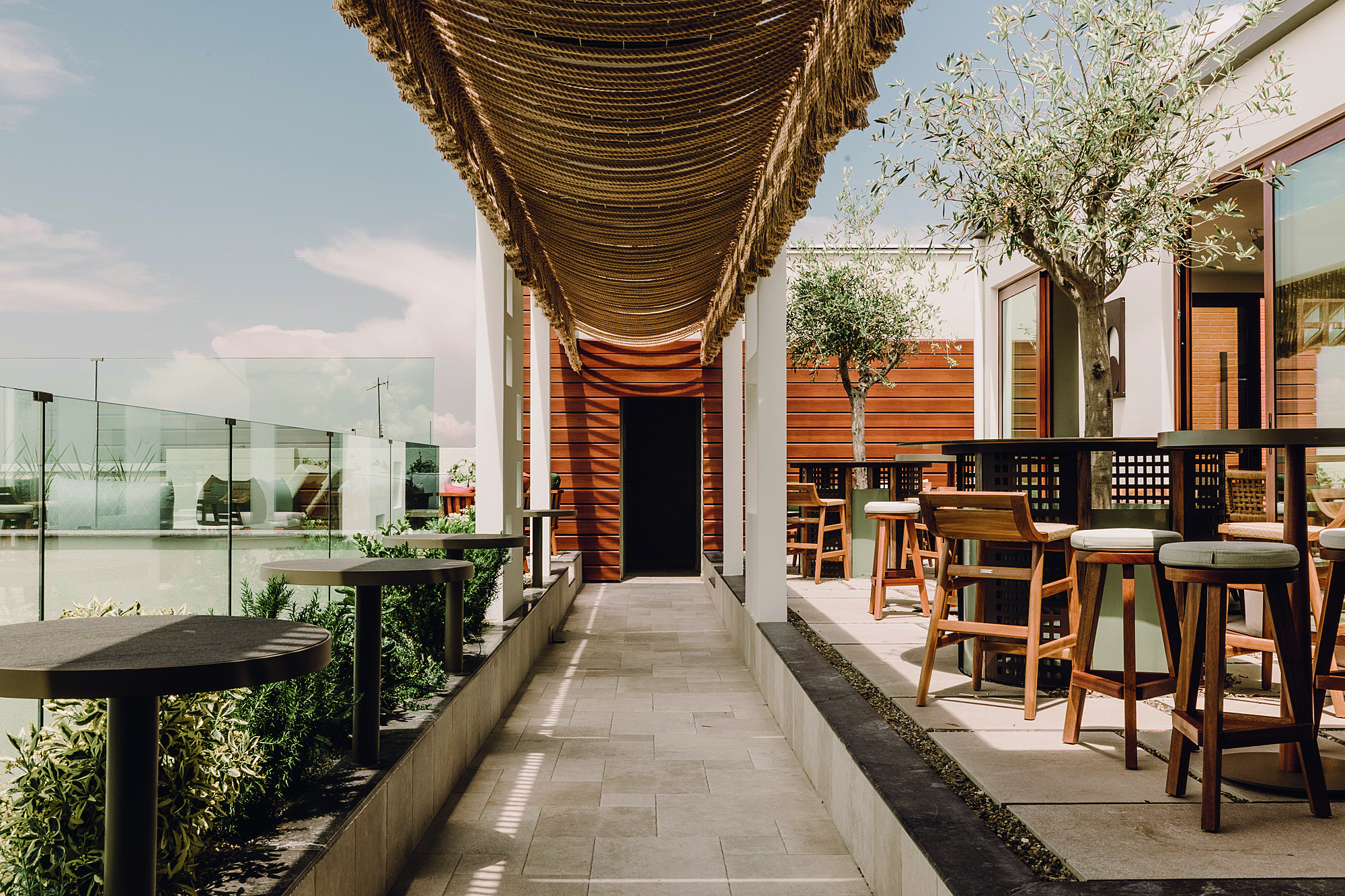 Το MonAsty Hotel κάνει το καλοκαίρι στην πόλη πιο απολαυστικό-3