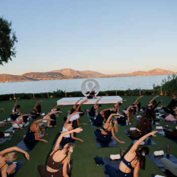 vogue-greece-x-lululemon-μια-vip-sunset-yoga-εμπειρία-στην-αθηναϊκή-ρι-406749