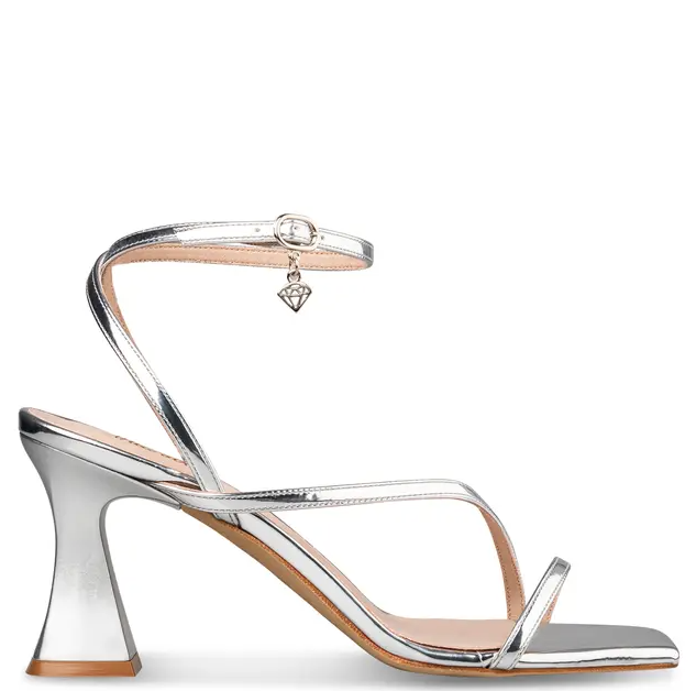 Από τα wedges, μέχρι τα kitten heels: 4 καλοκαιρινά ψηλοτάκουνα άνετα όσο και τα φλατ παπούτσια-4