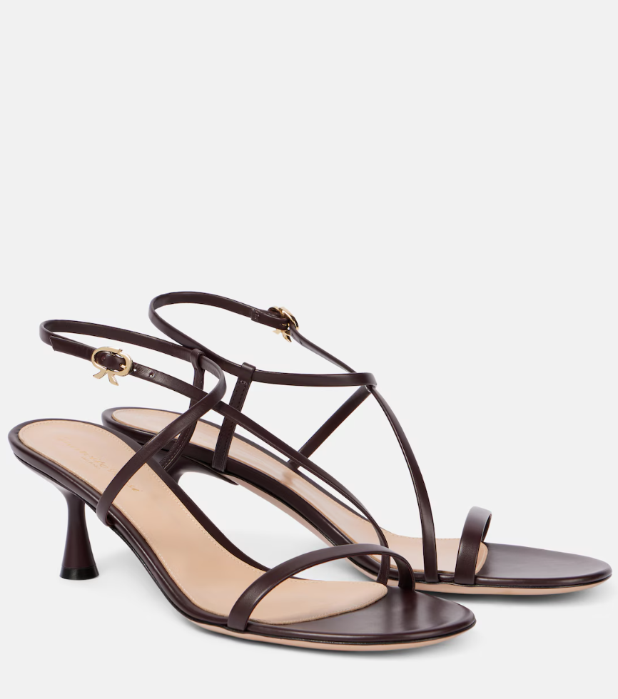 Από τα wedges, μέχρι τα kitten heels: 4 καλοκαιρινά ψηλοτάκουνα άνετα όσο και τα φλατ παπούτσια-3