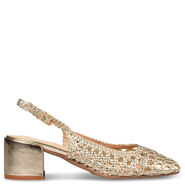 Από τα clogs στα flip-flop sandals: Αυτά είναι τα πιο hot καλοκαιρινά shoe trends-9