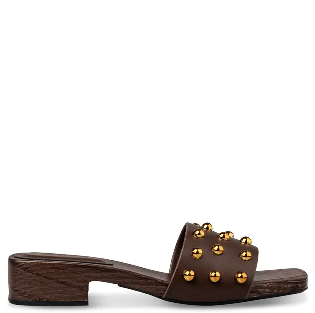 Από τα clogs στα flip-flop sandals: Αυτά είναι τα πιο hot καλοκαιρινά shoe trends-5