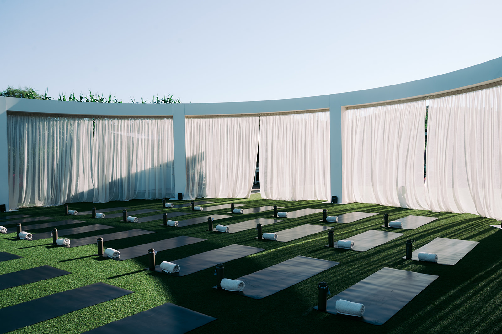 Vogue Greece x lululemon: Μια VIP Sunset yoga εμπειρία στην Αθηναϊκή Ριβιέρα-1
