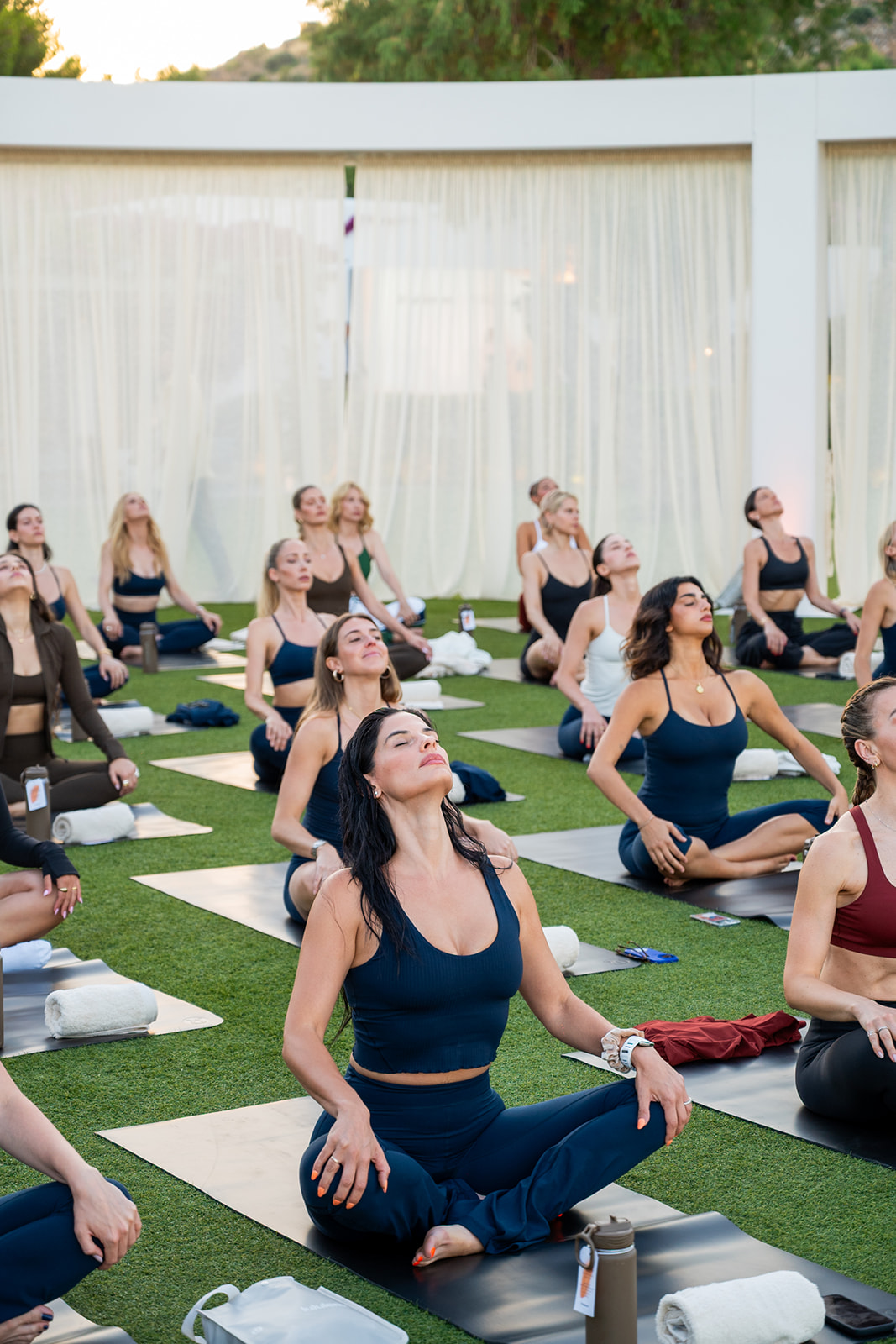 Vogue Greece x lululemon: Μια VIP Sunset yoga εμπειρία στην Αθηναϊκή Ριβιέρα-3