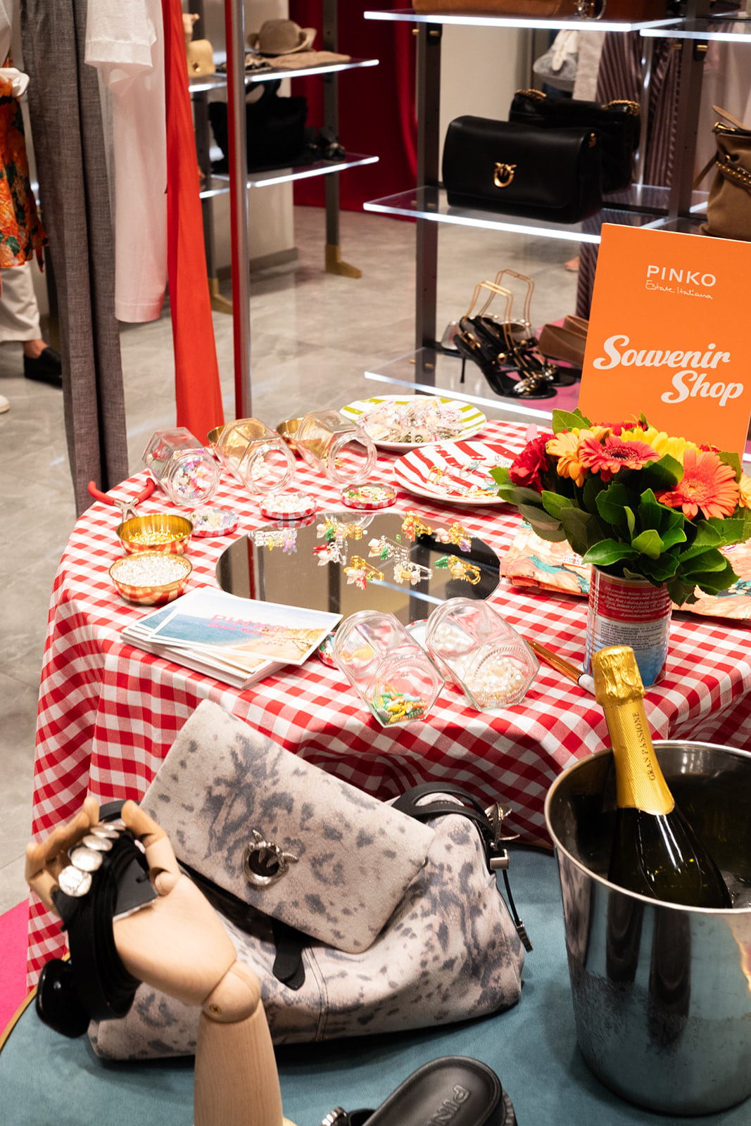 Vogue Greece Fashion Night Out: Οι live στιγμές από την late night shopping εμπειρία στο Golden Hall-17