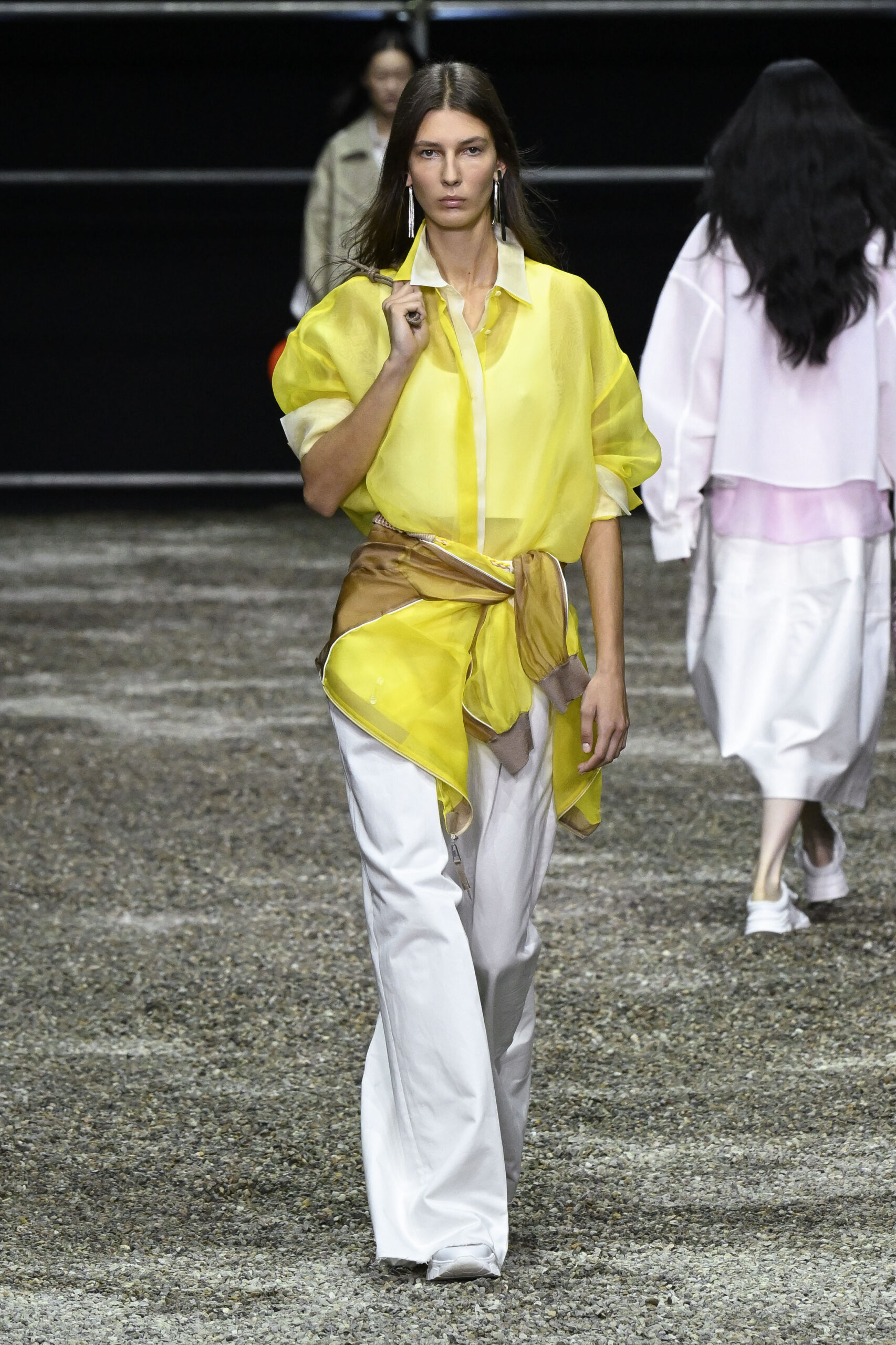 Λευκό και κίτρινο: Ο hot συνδυασμός του καλοκαιριού 2026-8