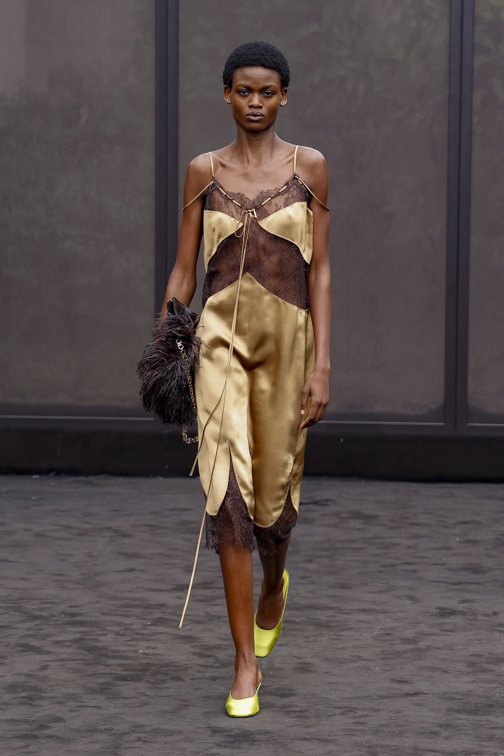 Γιατί το slip dress είναι το ιδανικό φόρεμα για έναν καλοκαιρινό γάμο-1