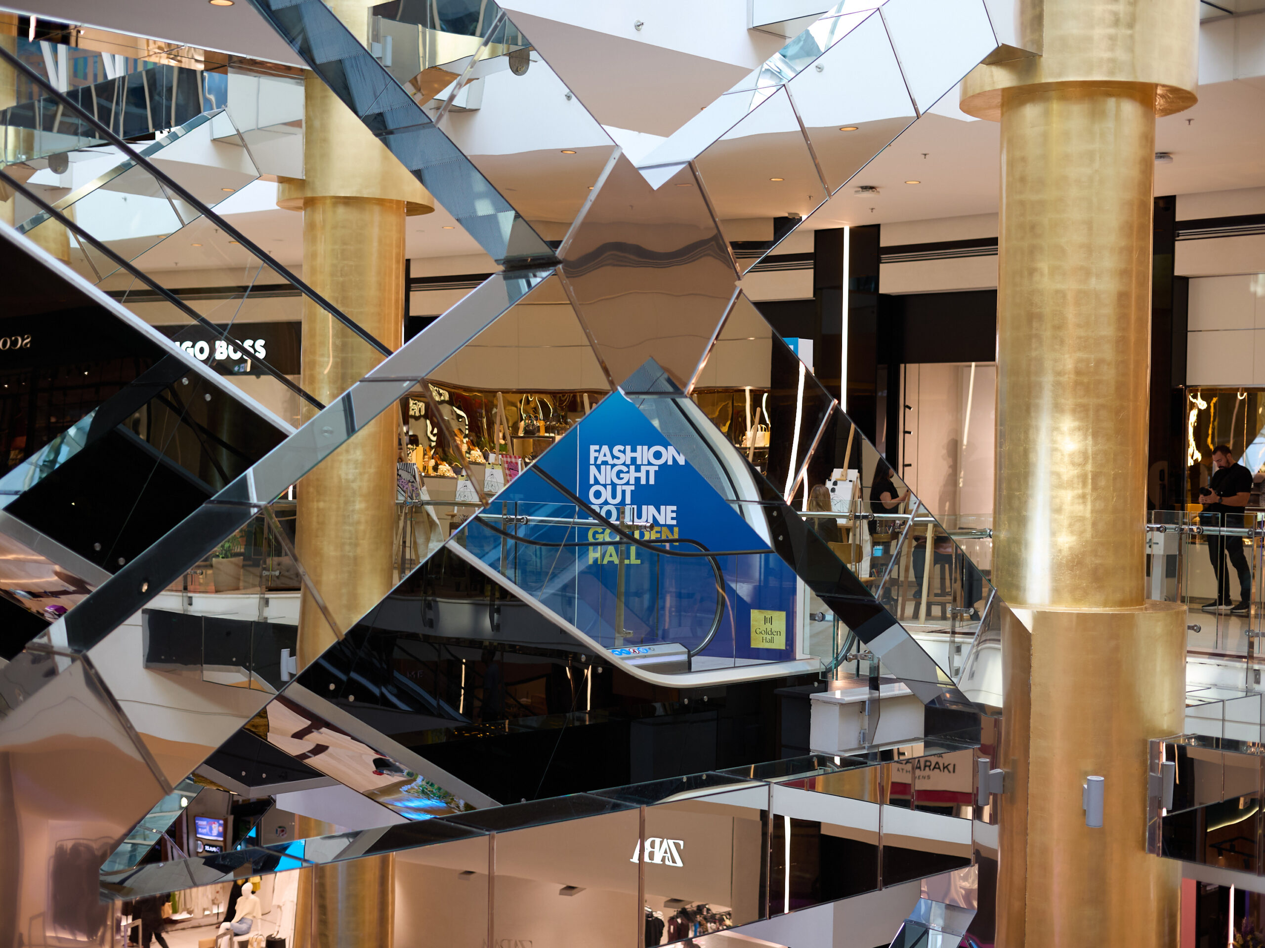 Vogue Greece Fashion Night Out: Τα exclusive highlights από τη μοναδική shopping βραδιά στο Golden Hall-1