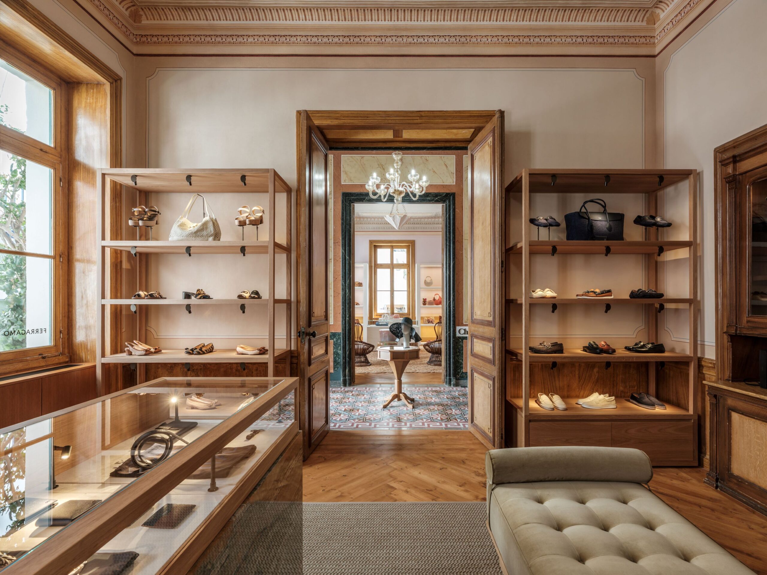 Το νέο concept store Kalogirou στην ιστορική οικία Βενιέρη στη Μύκονο-1