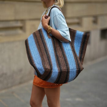 τι-περιέχει-η-beach-bag-μιας-vogue-editor-αυτό-το-καλοκαί-410133