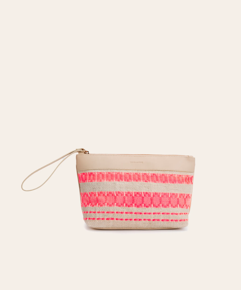 Τι περιέχει η beach bag μιας Vogue editor αυτό το καλοκαίρι;-11