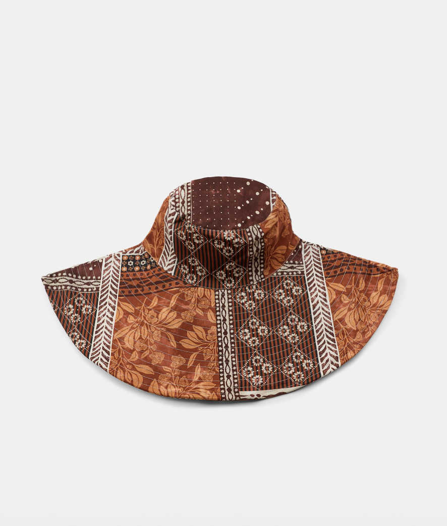 Από το bucket hat στο ψάθινο: 10 καπέλα που θα απογειώσουν το στυλ των διακοπών-1