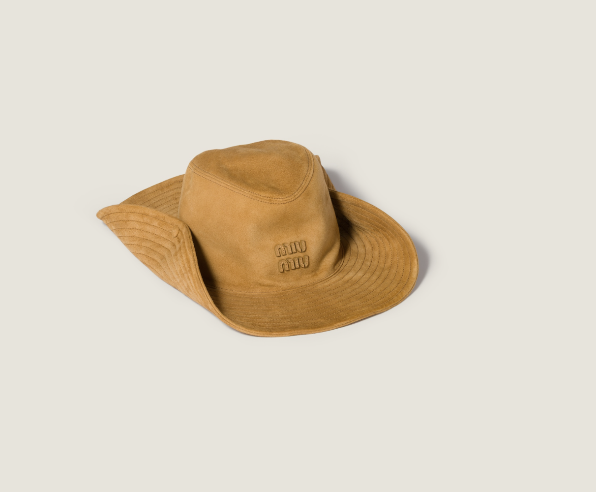 Από το bucket hat στο ψάθινο: 10 καπέλα που θα απογειώσουν το στυλ των διακοπών-6