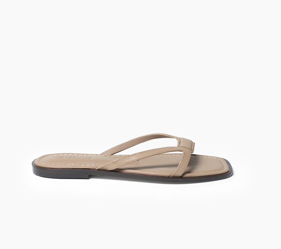 Flat slippers: 8 κομψά σχέδια για το καλοκαίρι-3