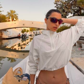 whats-in-my-summer-bag-η-νάσια-μάτσα-αποκαλύπτει-στη-vogue-greece-412161