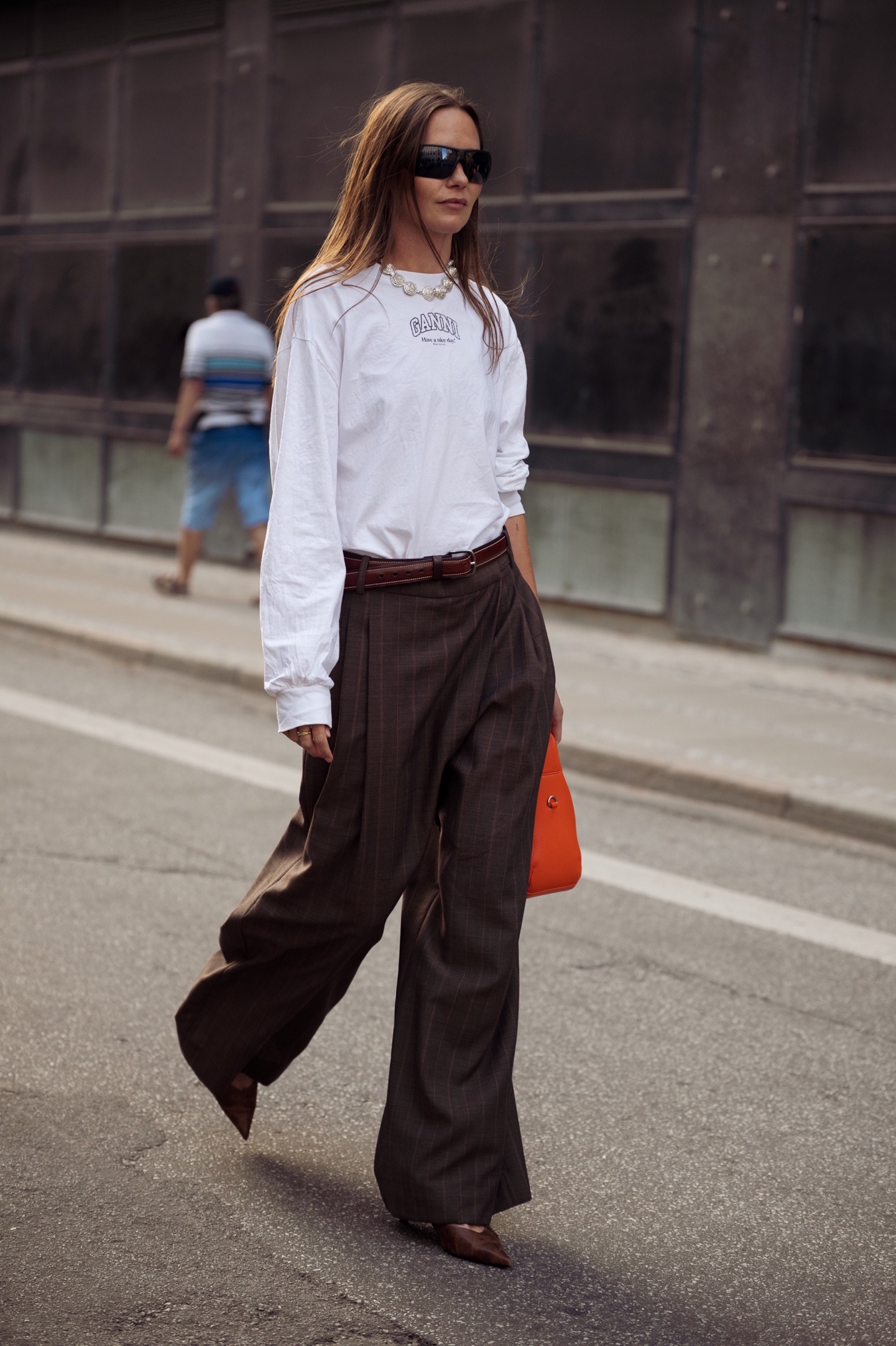 Wide-leg παντελόνι και μακρυμάνικο: Το τέλειο combo για την επιστροφή στην πόλη-1