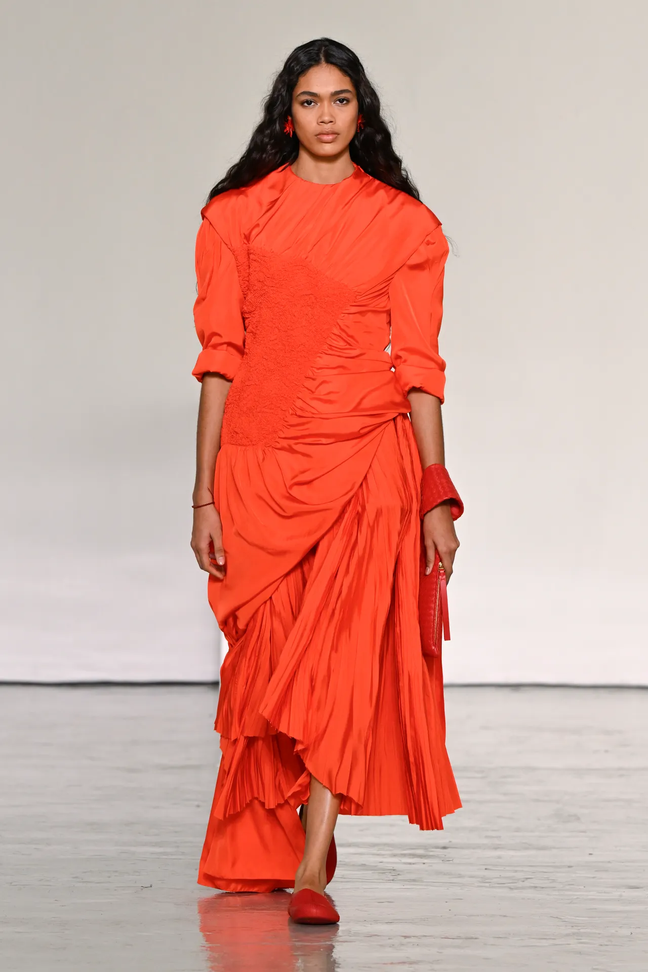 Bottega Veneta SS27: Η εναλλαγή των εποχών στο επίκεντρο-2