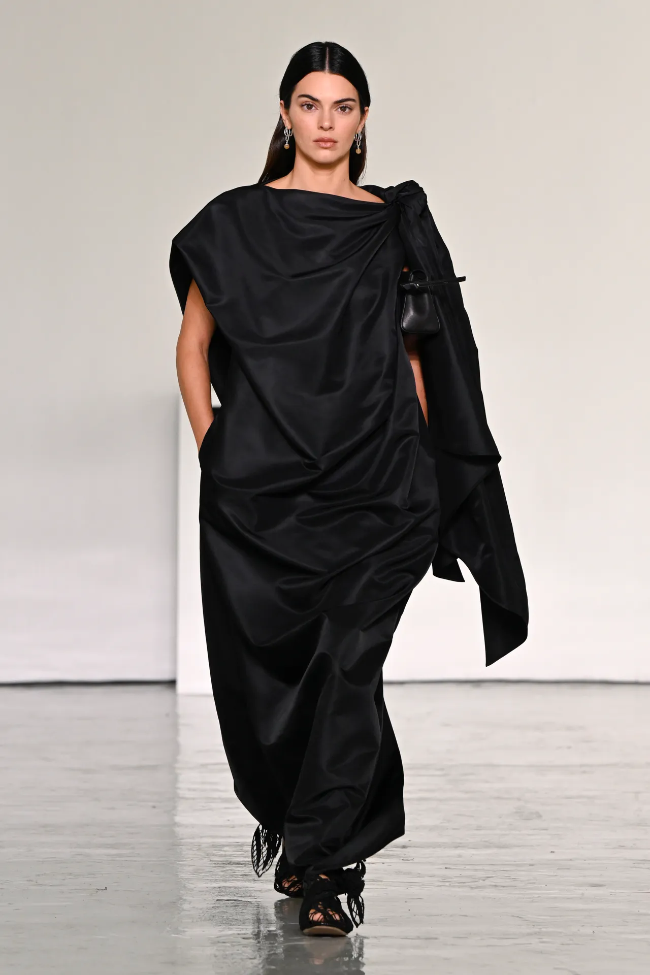 Bottega Veneta SS27: Η εναλλαγή των εποχών στο επίκεντρο-1