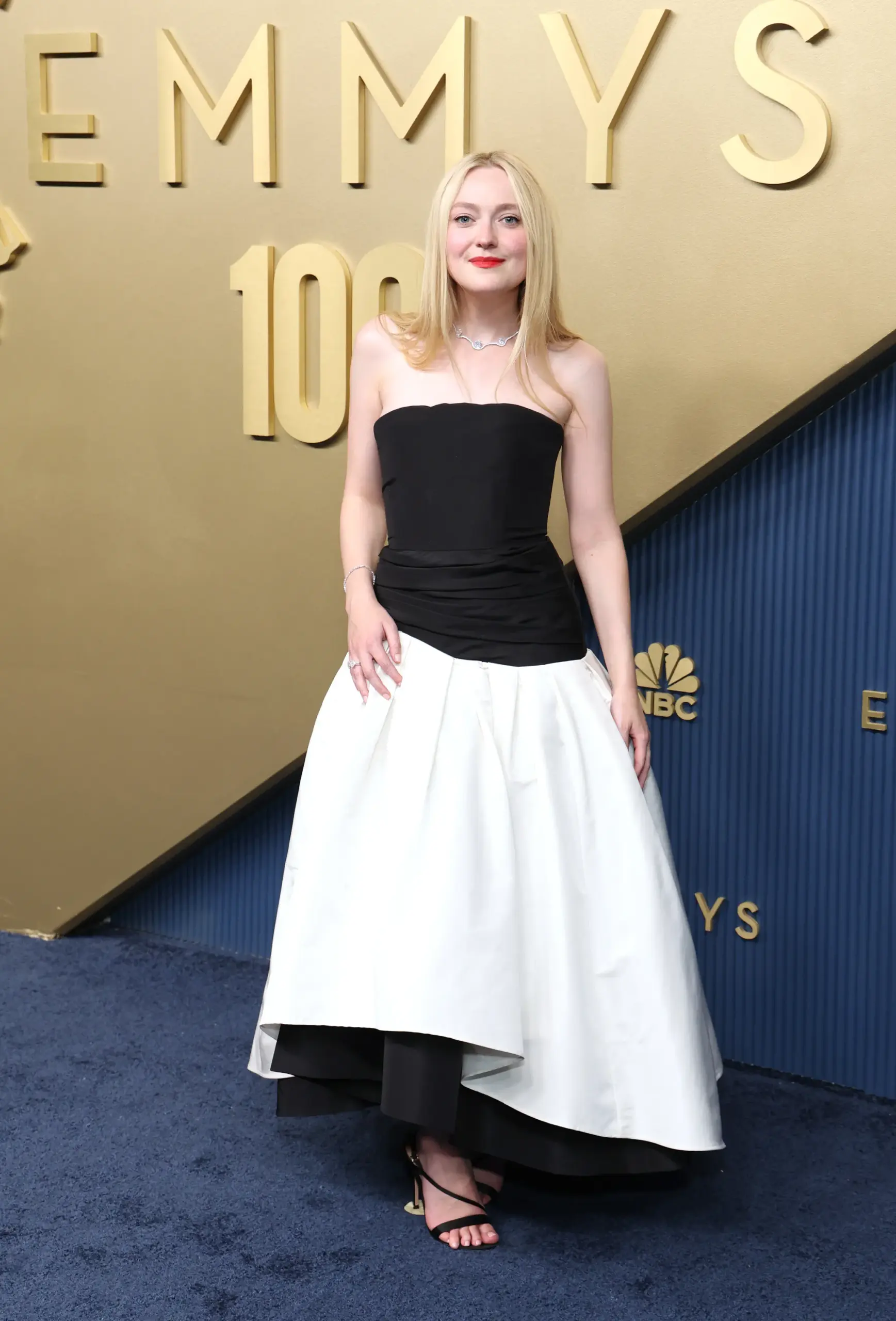Emmy Awards 2026: Οι best-dressed στο κόκκινο χαλί-14