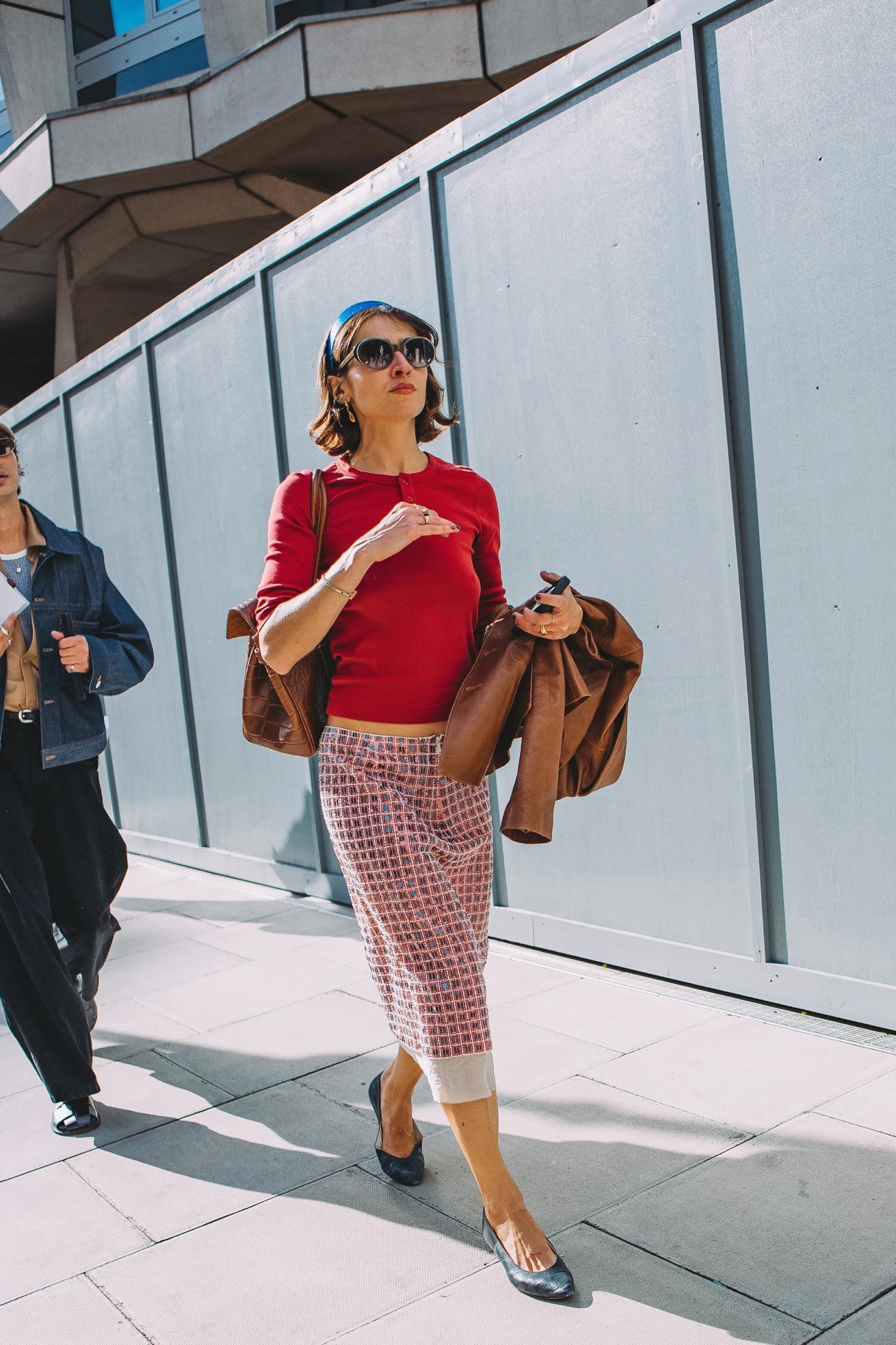 Τι φορούν τώρα στο Λονδίνο; Το street style της London Fashion Week είναι εδώ-12