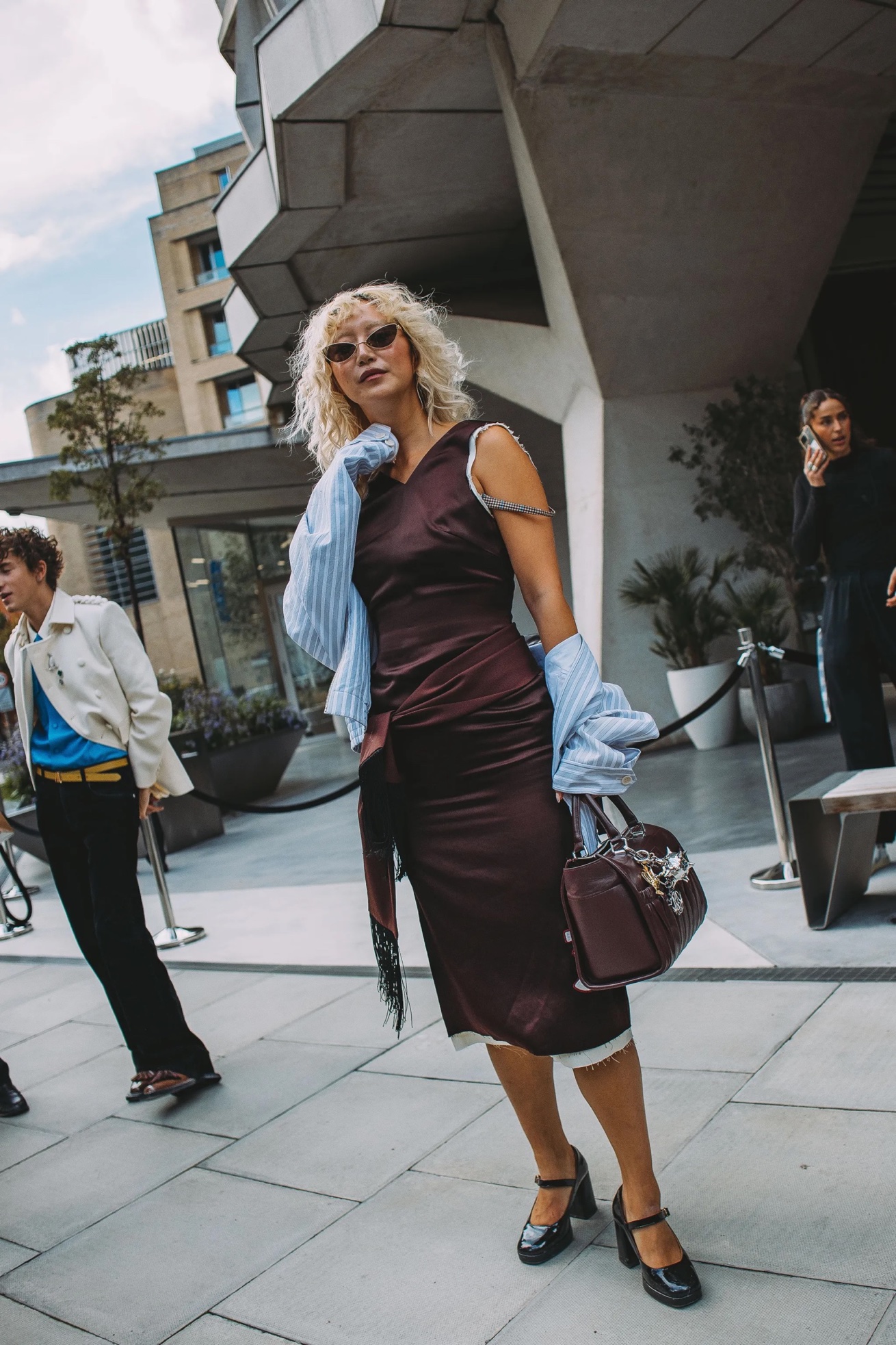 Τι φορούν τώρα στο Λονδίνο; Το street style της London Fashion Week είναι εδώ-10