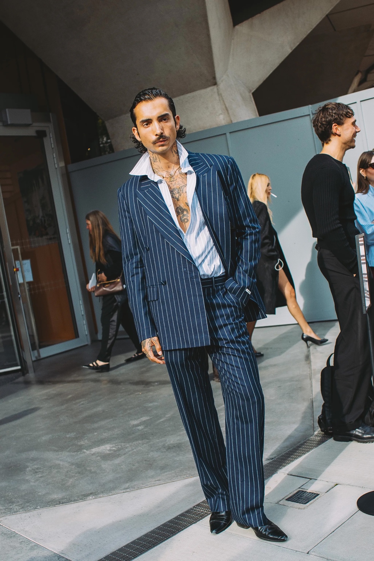 Τι φορούν τώρα στο Λονδίνο; Το street style της London Fashion Week είναι εδώ-4