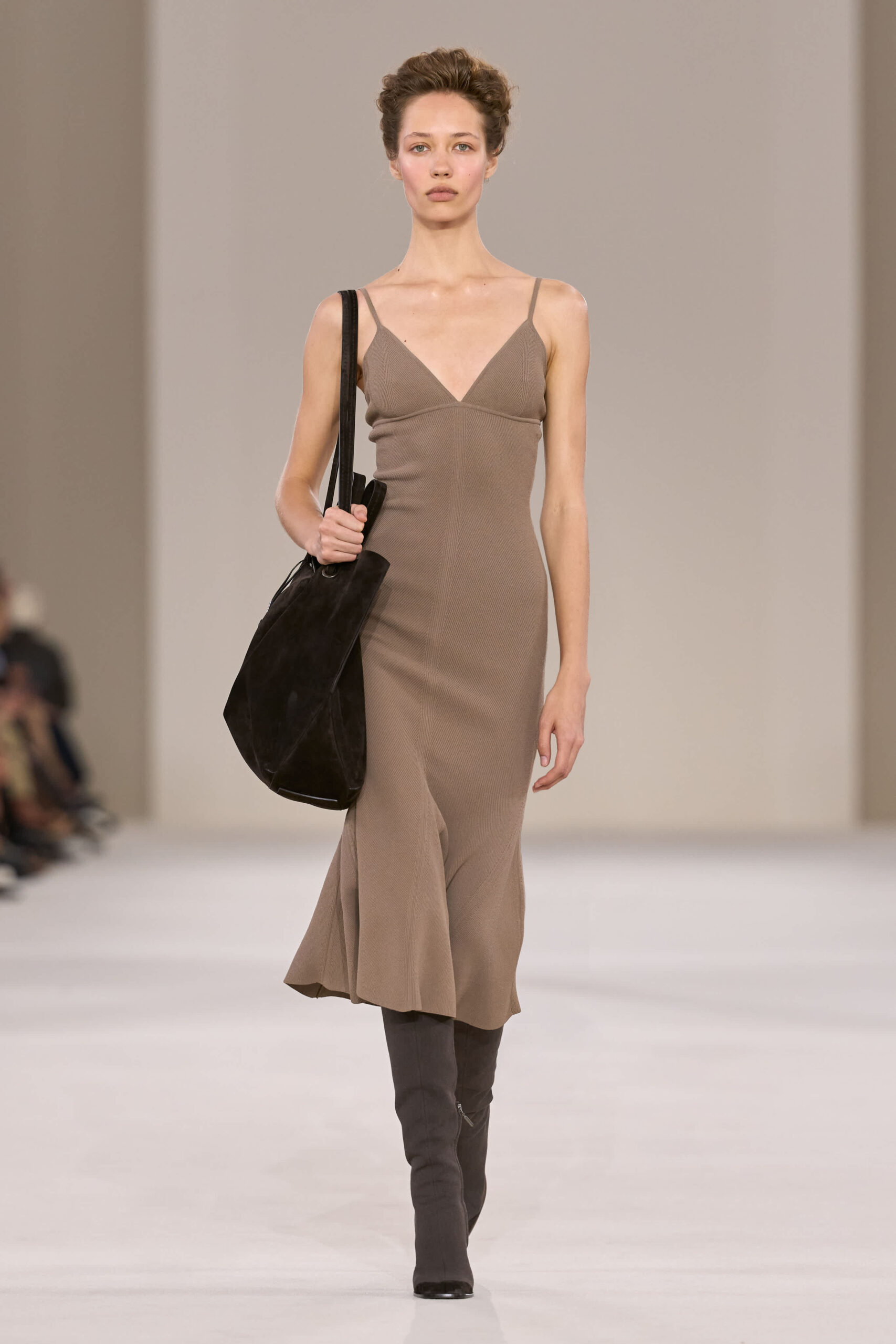 Max Mara Far Horizon SS27: Η κομψότητα αποκτά πνεύμα περιπέτειας-12