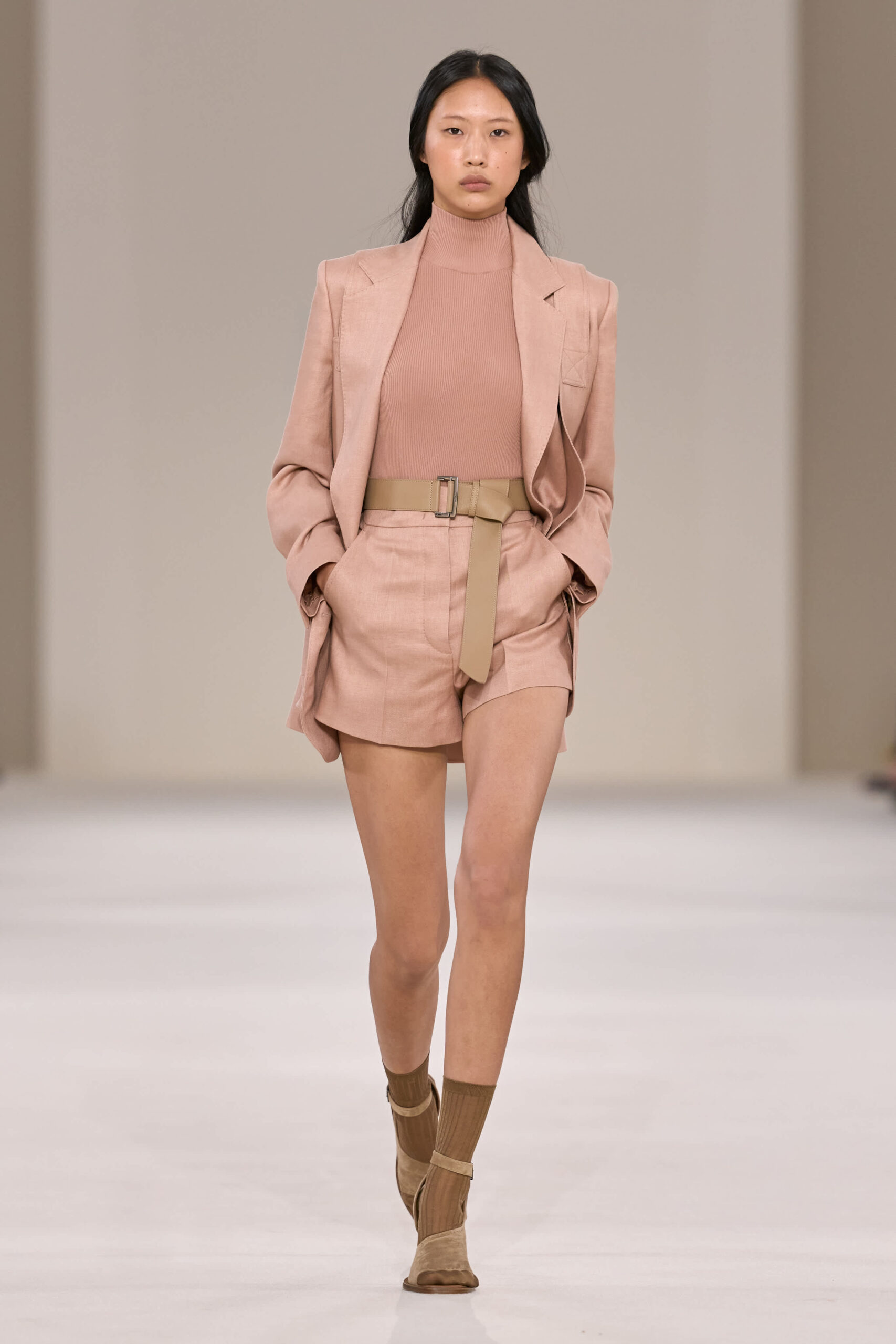 Max Mara Far Horizon SS27: Η κομψότητα αποκτά πνεύμα περιπέτειας-10