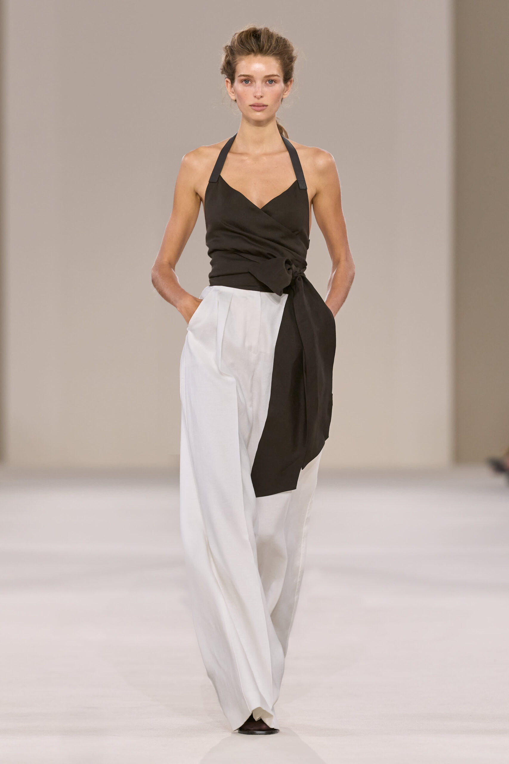Max Mara Far Horizon SS27: Η κομψότητα αποκτά πνεύμα περιπέτειας-3