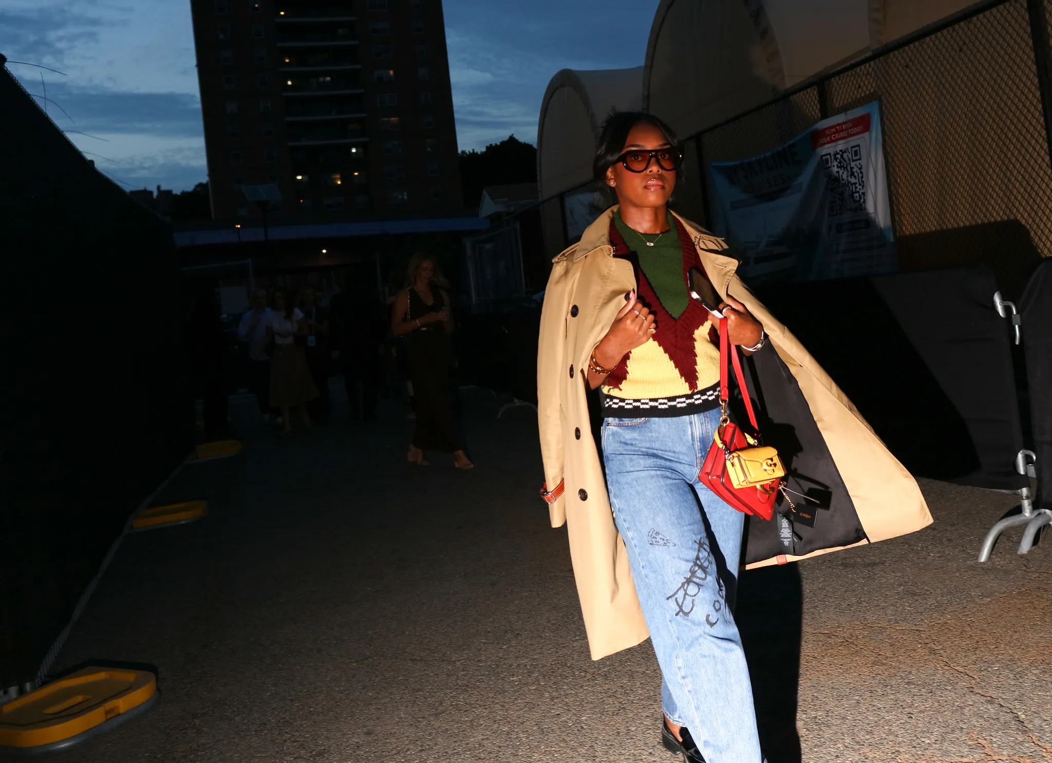 Τι φορούν τώρα στη Νέα Υόρκη; Το street style απαντά χρώμα-5