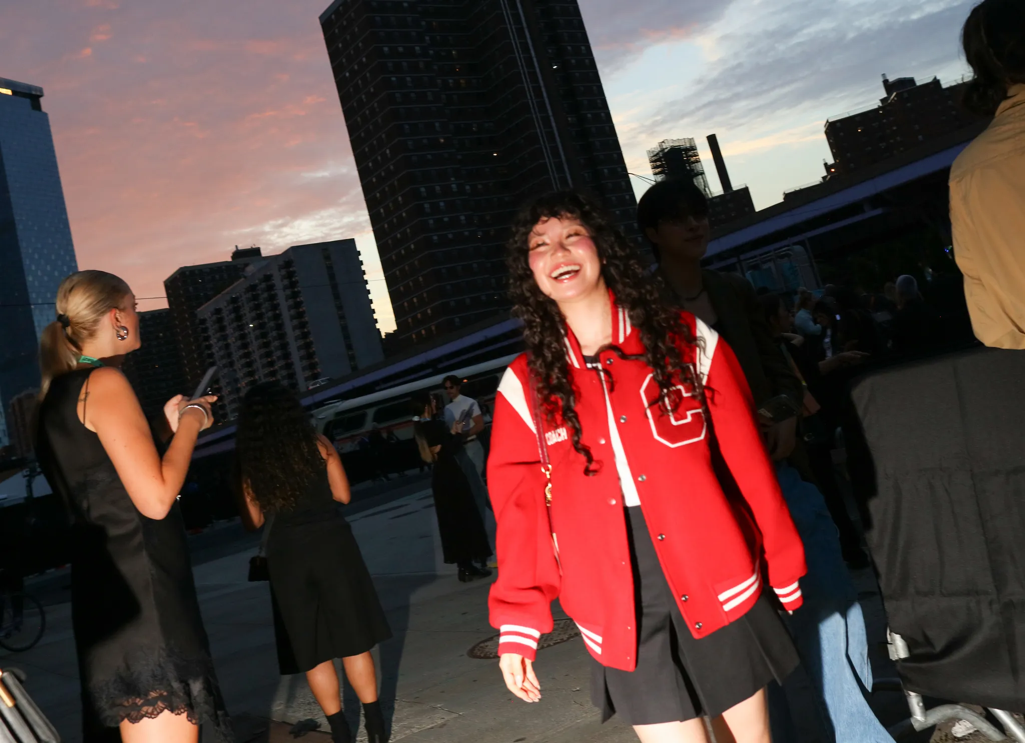 Τι φορούν τώρα στη Νέα Υόρκη; Το street style απαντά χρώμα-9